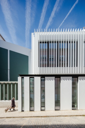 Gemeindezentrum, Plano Humano Arquitectos, Lissabon, Portugal, Kirche