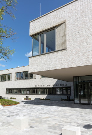 Roth Architekten schafften es mit ihrem Umbau eines Schulbaus aus den 1970ern ins F�rderprogramm des Bundesbauministeriums...