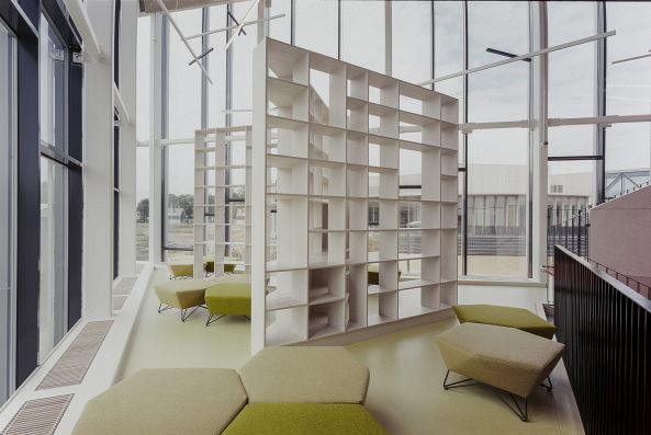 Die Schule von 8 A.M. in Lettland bietet viel Raum f�r Aktivit�ten �ber die Klassenzimmer hinaus.