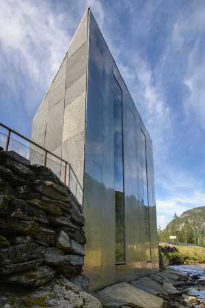 Norwegen, Skjervsfossen, Toilettenhaus, Fortunen AS, Natursteinfassade, Bergarchitektur
