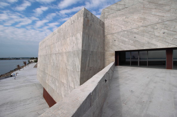 rojkind arquitectos, Mexiko, Boca del Rio, Theater, Bau am Wasser, Beton, Auenanlage
