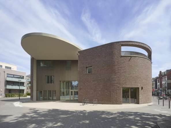 Hilden, Molestina Architekten, Kirche, Gemeindezentrum, Klinker, Hofsituation