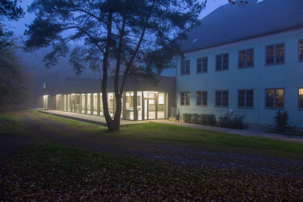 Schulbau, Kleinmachnow, Bauen im Bestand, Glas, Fassade, Mensa