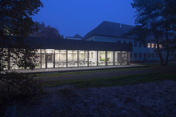 Schulbau, Kleinmachnow, Bauen im Bestand, Glas, Fassade, Mensa