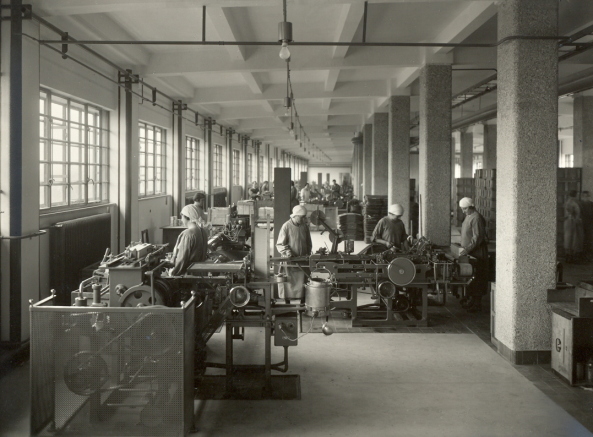 Fabrikation Kappenschachtelflieanlage 1950