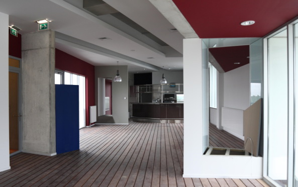 Darf in keiner Kaserne fehlen: die Offiziers-Bar.