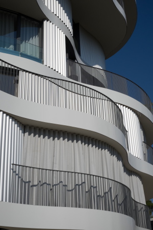 Farshid Moussavi , Montpellier, Wohnen, Balkone, Wohnturm, Metallfassade