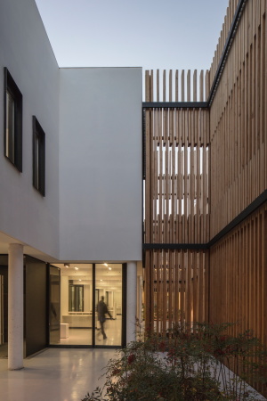 ipia+nieto arquitectos, Ossa Arquitectura, Santiago de Chile, Botschaftsgebude, Sanierung, Fassade