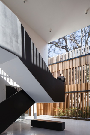 ipia+nieto arquitectos, Ossa Arquitectura, Santiago de Chile, Botschaftsgebude, Sanierung, Fassade