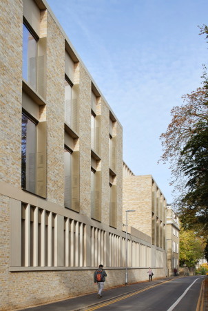Wirtschaftshochschule, Simon Sainsbury Centre, Klinker, Farbe, Stanton Williams Architects, John Outram, Universitt Cambridge