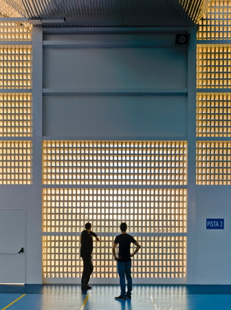 MCEA, Manuel Costoya, Puig d�en Valls, Ibiza, Sporthalle, Sportzentrum, perforiertes Mauerwerk, Oberfl�chen