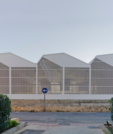 MCEA, Manuel Costoya, Puig den Valls, Ibiza, Sporthalle, Sportzentrum, perforiertes Mauerwerk, Oberflchen