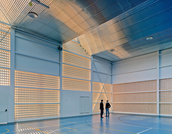 MCEA, Manuel Costoya, Puig d�en Valls, Ibiza, Sporthalle, Sportzentrum, perforiertes Mauerwerk, Oberfl�chen