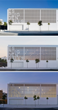 MCEA, Manuel Costoya, Puig d�en Valls, Ibiza, Sporthalle, Sportzentrum, perforiertes Mauerwerk, Oberfl�chen