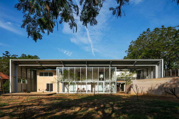 Andrade Morettin Arquitetos, T.R. Residence, Wohnhaus, Dach, Haus im Haus, Carapicuiva, Brasilien, So Paulo