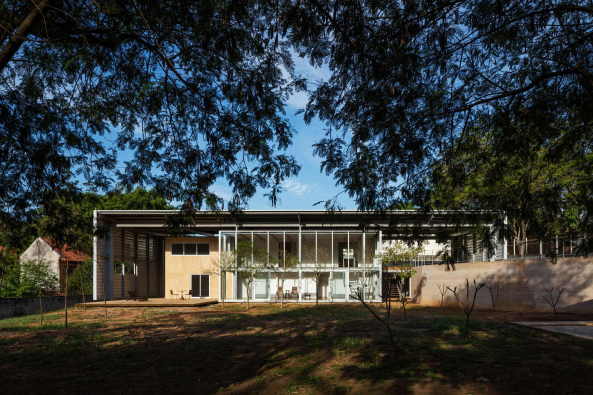 Andrade Morettin Arquitetos, T.R. Residence, Wohnhaus, Dach, Haus im Haus, Carapicuiva, Brasilien, So Paulo