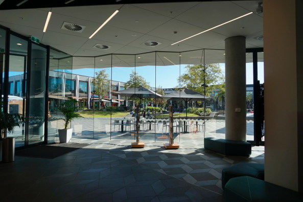 Einkaufszentrum, Bibliothek und Parkhaus von ACME in Melbourne