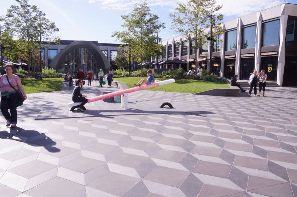 Einkaufszentrum, Bibliothek und Parkhaus von ACME in Melbourne