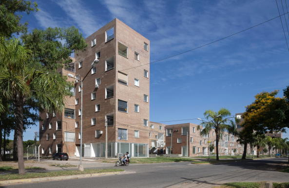 sozialer Wohnungsbau, BBOA, Argentinien, Baigorria, Rosario, Santa Fe, Wohnen, Stadtentwicklung, Ziegelfassade