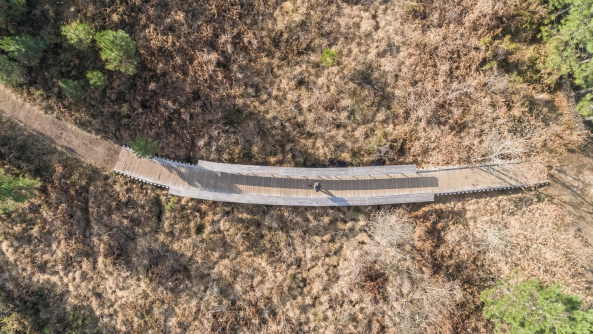 OLGGA Architekten, Atelier CAMBIUM, Saint-Paul-ls-dax, Frankreich, Sportanlage, Tribne, Landschaftspark, Naturschutzgebiet, Terrassen