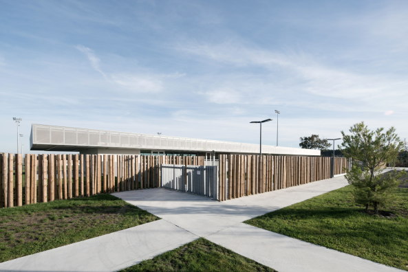 OLGGA Architekten, Atelier CAMBIUM, Saint-Paul-ls-dax, Frankreich, Sportanlage, Tribne, Landschaftspark, Naturschutzgebiet, Terrassen