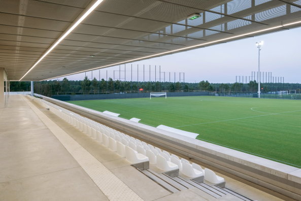 OLGGA Architekten, Atelier CAMBIUM, Saint-Paul-ls-dax, Frankreich, Sportanlage, Tribne, Landschaftspark, Naturschutzgebiet, Terrassen