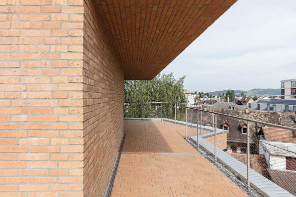 Klinker, Wohnungsbau, im Grnen, Backstein, Loggia
