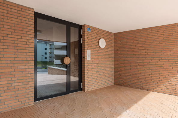 Klinker, Wohnungsbau, im Grnen, Backstein, Loggia