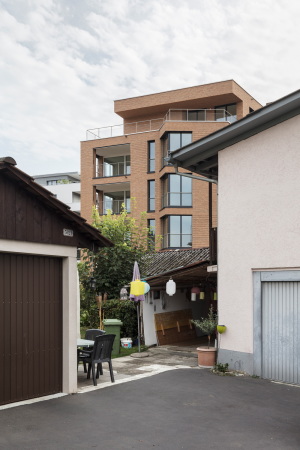 Klinker, Wohnungsbau, im Grnen, Backstein, Loggia