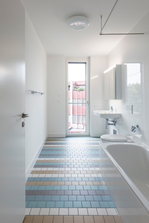 Klinker, Wohnungsbau, im Grnen, Backstein, Loggia