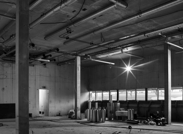 Das Bro der Museumsverwaltung erhlt ein schmales Fensterband zu den Bahngleisen.