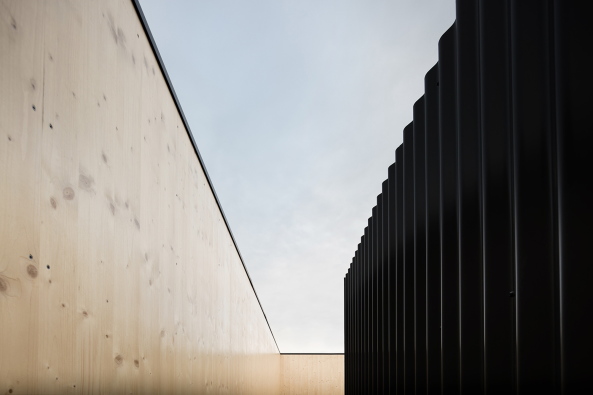 Minihaus auf einer Verkehrsinsel von Atelier Kaiser Shen