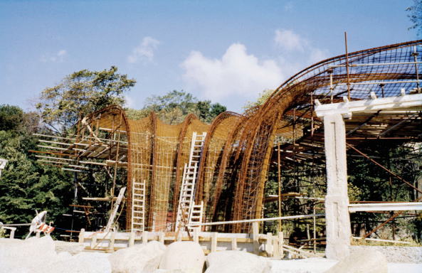 Montage des Stahlgersts fr den Musikpavillon in Sanitz, 1987