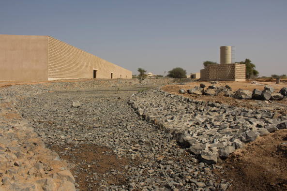 Hrsaalgebude von IDOM im senegalesischen Bambey