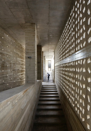 Barclay & Crousse, Unigebude, Peru, Sichtbeton, Verschattung, Labyrinth