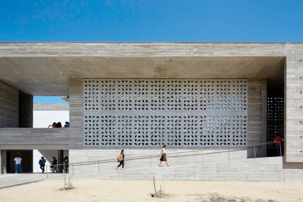 Barclay & Crousse, Unigebude, Peru, Sichtbeton, Verschattung, Labyrinth