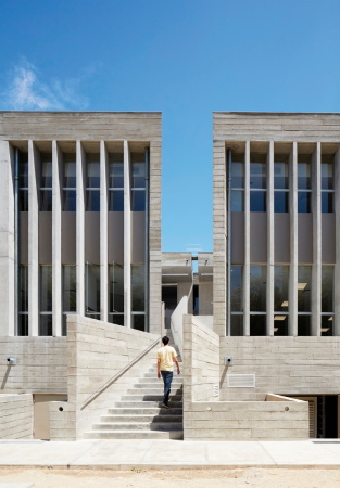 Barclay & Crousse, Unigebude, Peru, Sichtbeton, Verschattung, Labyrinth