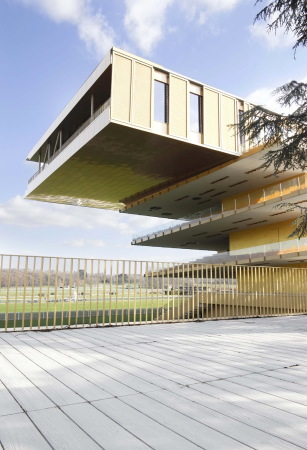 Pferderennbahn Longchamp von Dominique Perrault