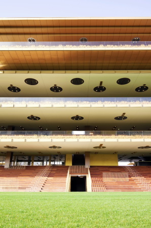 Pferderennbahn Longchamp von Dominique Perrault