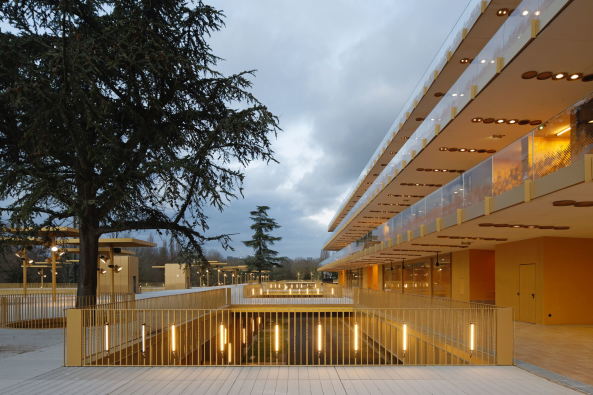 Pferderennbahn Longchamp von Dominique Perrault