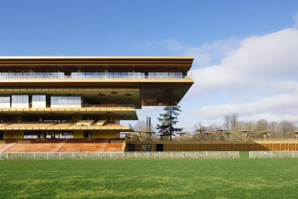Pferderennbahn Longchamp von Dominique Perrault