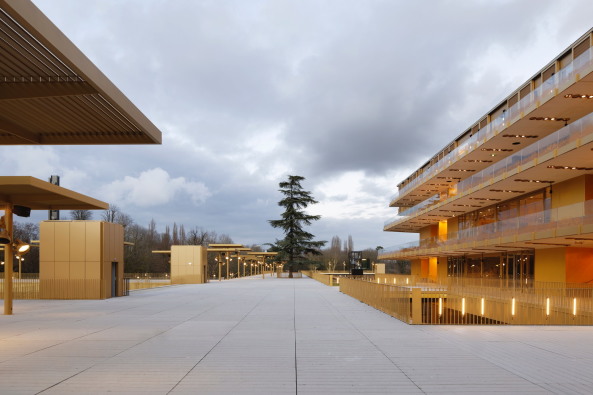 Pferderennbahn Longchamp von Dominique Perrault