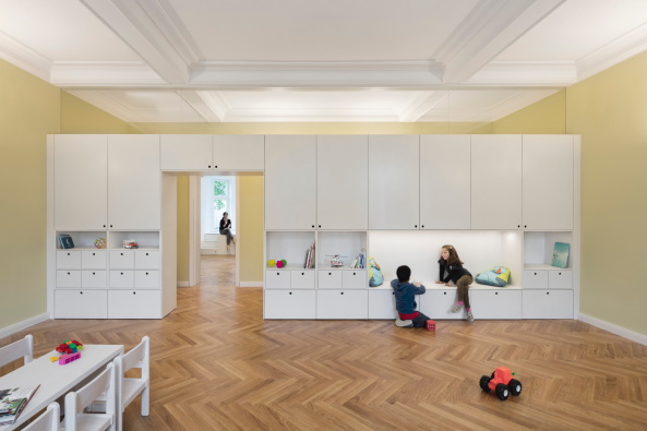 Eine Berlin-Weienseer Villa von 1882 wurde von Stadler Prenn Architekten (Berlin) zu einem privaten Kindergarten umgestaltet.