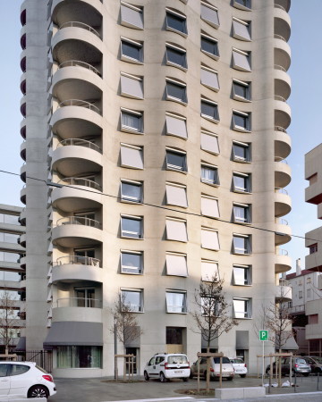 Das Gebude B5 mit gehobenen Eigentumswohnungen, subventionierten Mietwohnungen und Gewerbe wurde von Herzog + de Meuron entworfen.