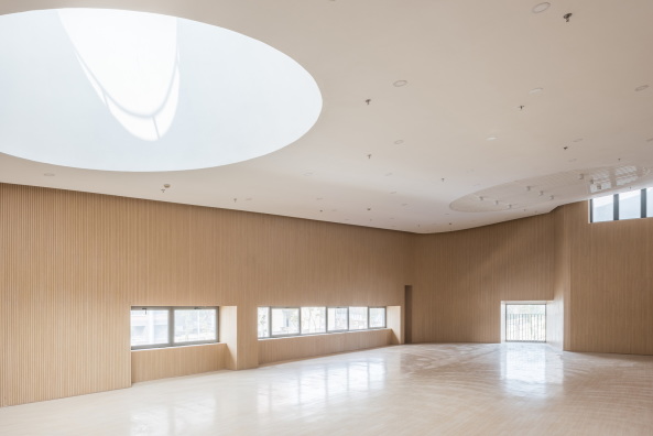 Runde Oberlichter setzen Highlights.