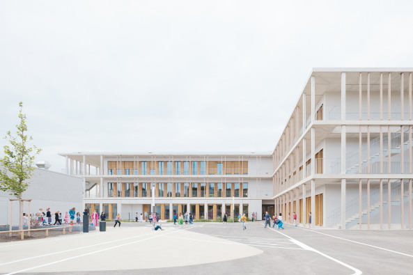 Die Grundschule Freiham-II-Quartierszentrum ist eine der vier Mnchner Schulen, die nach dem Lernhauskonzept in modularer Bauweise entstanden.