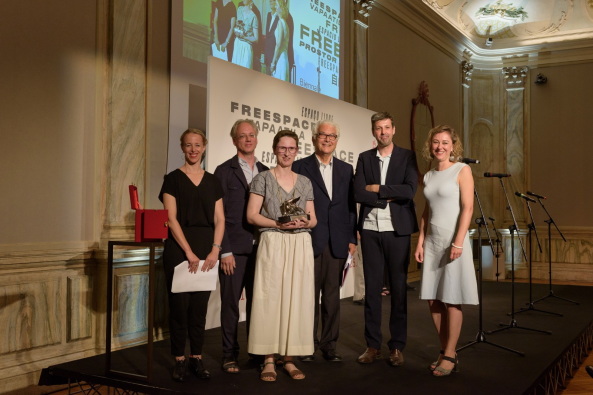 Im besten Alter: de Vylder Vinck Taillieu erhielten berraschend einen Silbernen Lwen als promising young particpants, Foto: Andrea Avezz