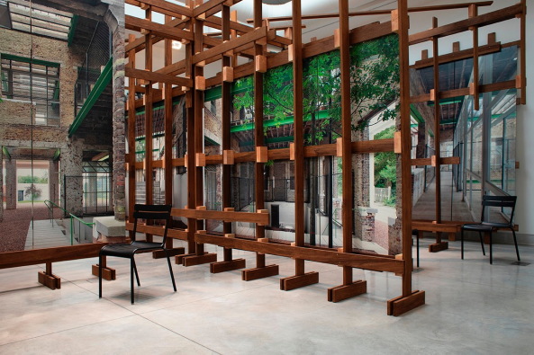 Sie prsentieren ihr sehr schnes St.-Jozefhuis in der Hauptausstellung