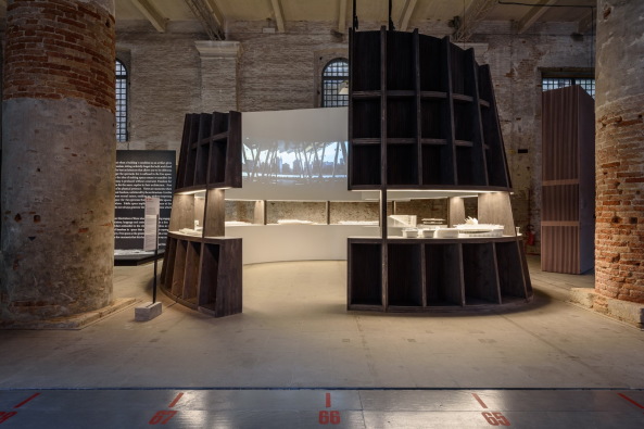 Auch Weiss/Manfredis Installation wrden sich gut als Display eignen (100), Foto: Andrea Avezz