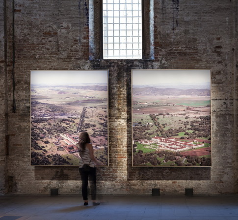 Ebenfalls eher sparsam und konventionell, daf�r aber mit einem Goldenen L�wen ausgezeichnet: Eduardo Souto de Moura zeigt die Transformation des Gutshofs Sao Louren�c do Barrocal in ein Luxushotel (90), Foto: Francesco Galli